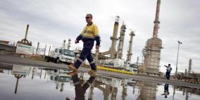 برنت ينهي الأسبوع مرتفعاً لكنه يبقى دون 64 دولارا