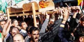 في ظل التصعيد الشعبي..الخليل تشيع جثمان الشهيد الفلاح