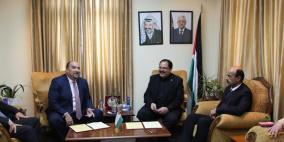 توقيع اتفاقية تعاون بين التربية والبورصة قلسطين