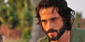 يوسف الشريف يصور "الصياد" على الطريق الصحراوى