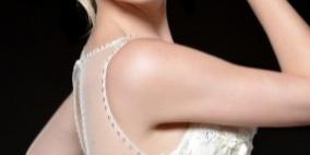 الشفاه الحمراء تعود الى الواجهة يوم الزفاف