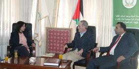بابون تستقبل الروائي الإسباني روبيرو المناصر للقضية الفلسطينية