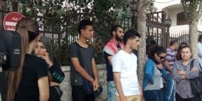 نشطاء يغلقون مقر الصليب الأحمر في البيرة