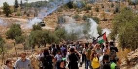 إصابات بالاختناق خلال قمع مسيرة سلمية واعتصام فوق الأراضي المجرفة في بيت جالا