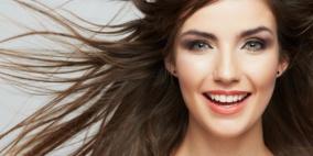 تعرفي إلى أسرار العسل في تغذية الشعر!