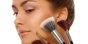 هل تعرفين أفضل طريقة لاستعمال فراشي الماكياج؟