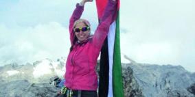 برعاية بنك فسطين.. المتسلقة الهوبي في تحدي جديد لصعود القمة السابعة