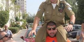 الاحتلال يفرج عن الجندي قاتل الشهيد الشريف بالخليل