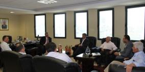 رئيس سلطة المياه يطلع على احتياجات بلدية بيت فوريك