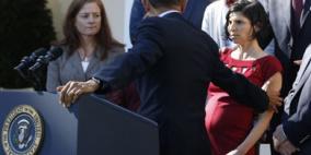 أوباما يساعد امرأة حامل فقدت وعيها خلال إلقائه كلمة بالبيت الأبيض