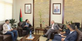 بلدية الخليل تبحث سُبل التعاون مع ممثل اليونسكو في فلسطين