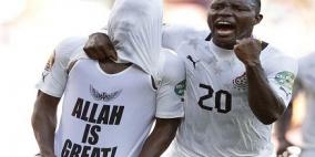 لاعب غاني يحتفل بـ"لفظ الجلالة" على قميصه