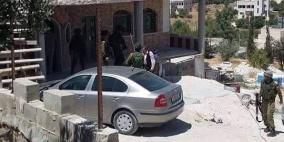 الاحتلال يقتحم منزل شهيد بني نعيم ويفرض طوقا على البلدة