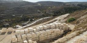 "اسرائيل" تسرق الحجر الفلسطيني