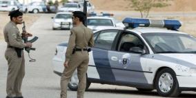بالفيديو: سعودي يفاجأ باختفاء كامل إطارات سيارته