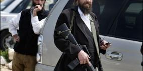 مستوطن يتسبب بانقلاب مركبة جنوب الخليل