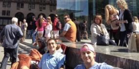 عشاق "آبل" يخيمون أمام متجرها في انتظار "آيفون 5 إس"