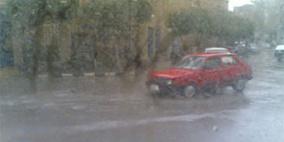 قياس كثافة هطول الأمطار على الطرق عن طريق مساحات السيارات