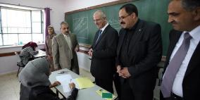 الحمد الله يتفقد قاعات امتحانات الثانوية العامة