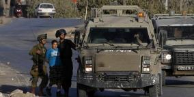 الاحتلال يعتقل ويستدعي شبان في الخليل وبيت لحم