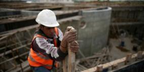 وفاة عامل من دورا سقط من علو في ورشة بناء بأراضي48