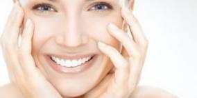 أكثر من 10 أطعمة تبيّض الأسنان