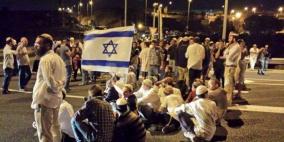 عشرات المستوطنين يعربدون جنوب الخليل