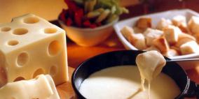 كشف سر اختفاء الثقوب في الجبن السويسري