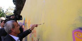 قلقيلية:  المحافظ  يشارك في  رسم جدارية قلقيلية المستقبل