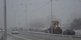 إنقاذ 4 اطفال علقوا بمركبة في الخليل