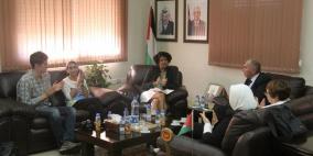 الزعتري يدعو وفد حزب العمال البريطاني للمساعدة برفع المعاناة عن سكان الخليل