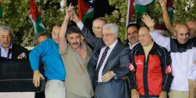 بالصور: استقبال رسمي وشعبي حاشد للدفعة الثانية من الأسرى المحررين