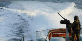 بحرية الاحتلال تصيب صياداً وتعتقل 3 آخرين