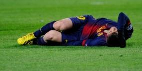 الإصابة تبعد ميسي عن برشلونة لنهاية الموسم
