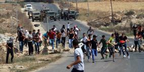 اصابات بمواجهات في نابلس وحواجز على عدة مداخل في الخليل