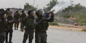 إصابة شاب بقنبلة غاز بوجهه في مواجهات بالخليل