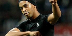 رونالدينيو يتألق مع فريق الجديد