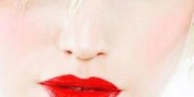 نصائح اختيار لون أحمر الشفاه الأمثل لبشرتك