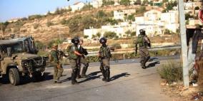 الاحتلال يعتقل 6 مواطنين من مخيم الجلزون