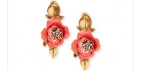 نصائح لارتداء الإكسسوارات المزيّنة بالأزهار