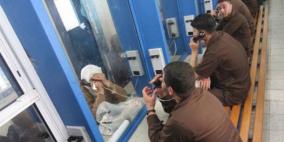 الأسرى يضربون اليوم ضد قرار الصليب تقليص الزيارات