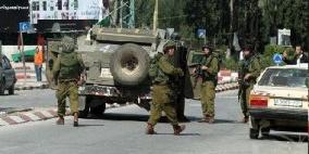 قوات الاحتلال تحطم محتويات نحو 40 منزلا في قرية برقة