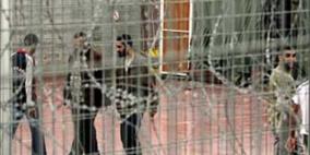 إدارة النقب تبلغ 45 أسيرا من المضربين بنقلهم