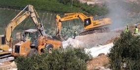 الاحتلال يشرع بتجريف أراضٍ غرب بيت لحم