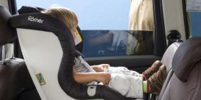 تحذير من نوم الرضع في مقاعد السيارة‬