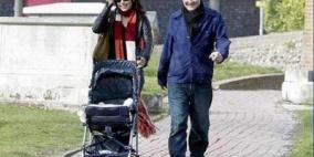 العثور على زوج المملثلة البريطانية جوليا جراهام مشنوقاً بحديقة عامة في لندن