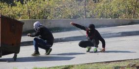 خمس اصابات بالحي وعشرات حالات الاختناق في الخليل