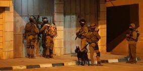 الاحتلال يعتقل شابا بزعم محاولة تنفيذ عملية طعن في القدس