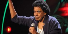 فتاة نوبية تنزع عن الـ"كينج" محمد منير لقب أشهر عازب