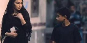 هيفاء وهبي تنفي "المشاهد الخادشة" مع كريم والطفل يبكي على الهواء (فيديو)